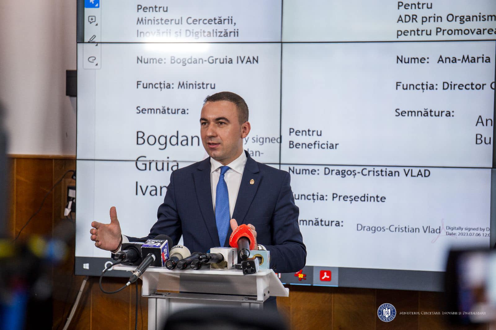 Iohannis a luat act de demisia Gabrielei Firea și l-a numit interimar pe Bogdan Ivan la Ministerul Familiei Iohannis a luat act de demisia Gabrielei Firea și l-a numit interimar pe Bogdan Ivan la Ministerul Familiei