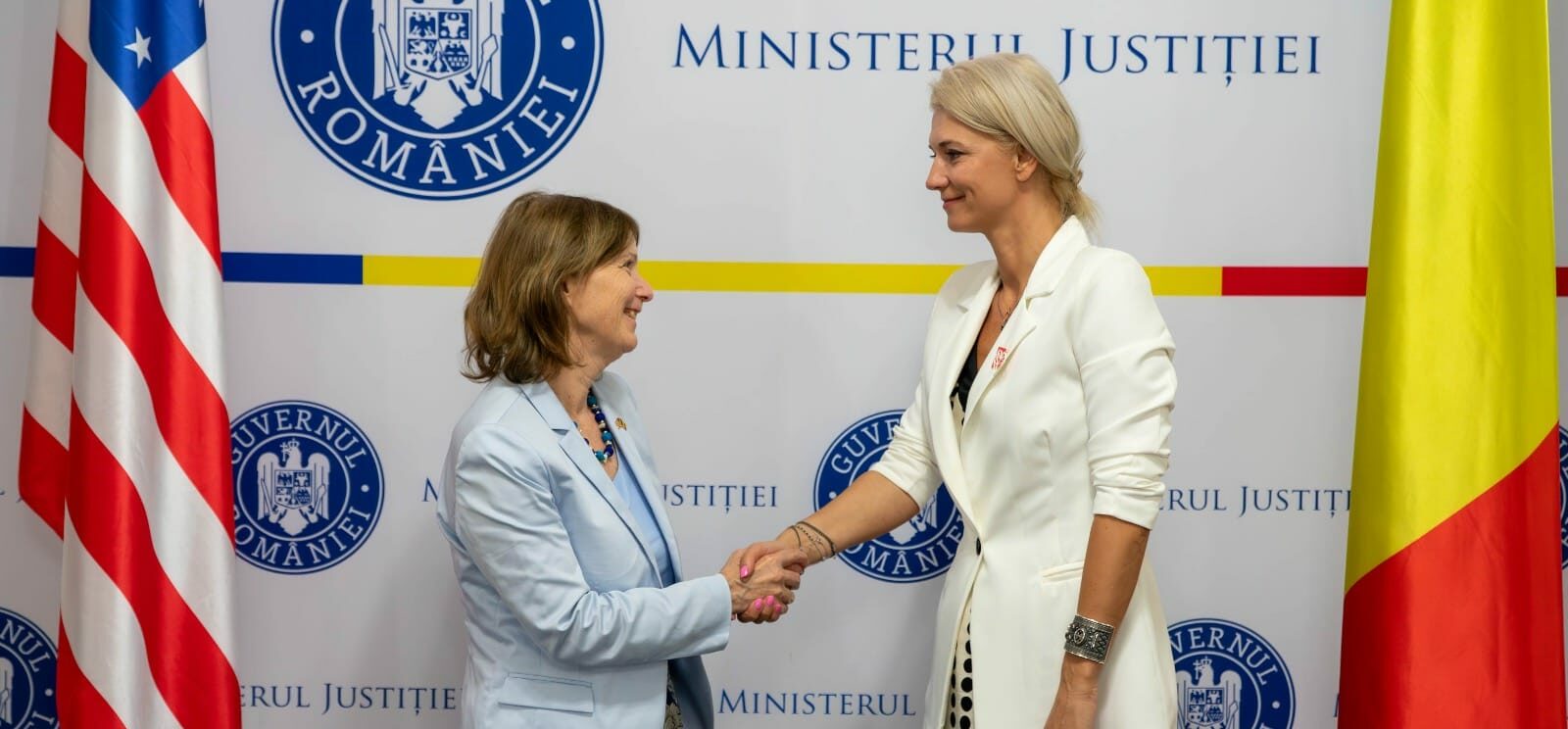 Ministrul Justiţiei Alina Gorghiu s-a întâlnit cu ambasadorul SUA la Bucureşti