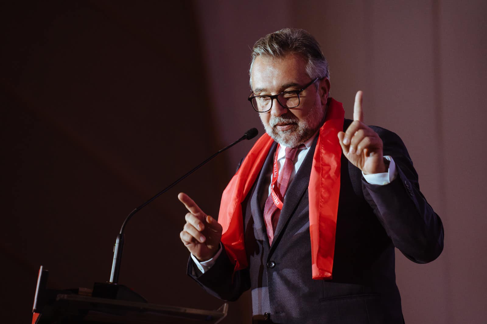 Lucian Romașcanu avertizează asupra lozincilor politice extreme. La cine face referire Lucian Romașcanu avertizează asupra lozincilor politice extreme. La cine face referire