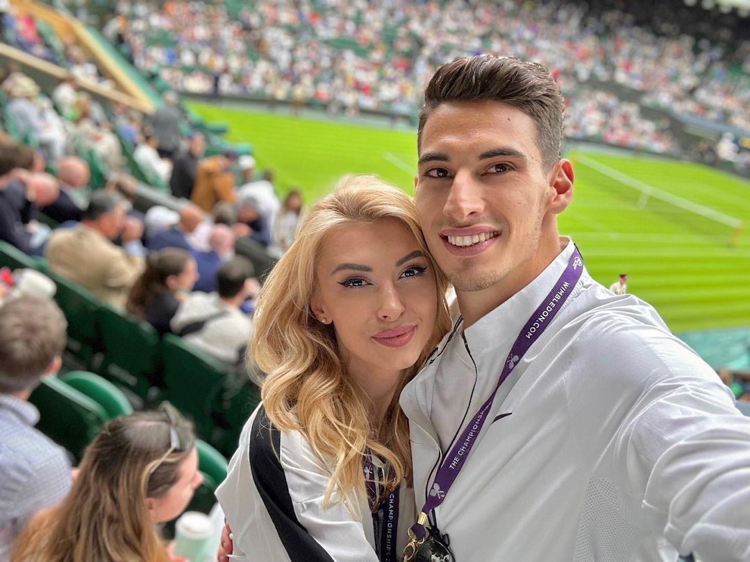 Andreea Bălan, criticată că îi strică cariera lui Victor Cornea