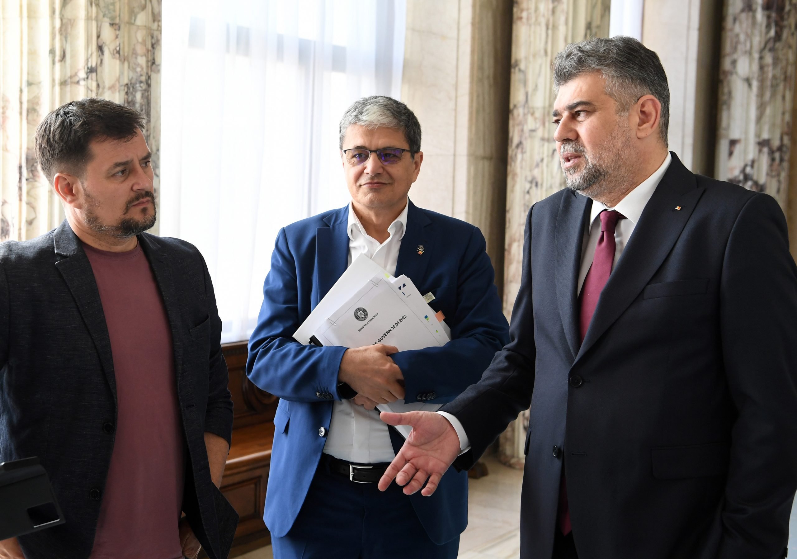 Cum Văd Experții Scenariul Majorării TVA Pentru Acoperirea Găurii De La Buget: „Transferi Problema La Cei Mai Amărâți, în Loc Să Impozitezi Marile Averi și Să Elimini Excepțiile”