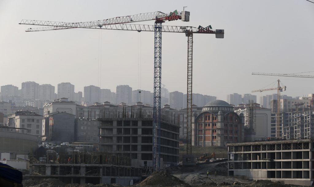 Băncile Din România Prevăd Scăderea Prețurilor în Imobiliare. Care Sunt Riscurile De Care Se Tem