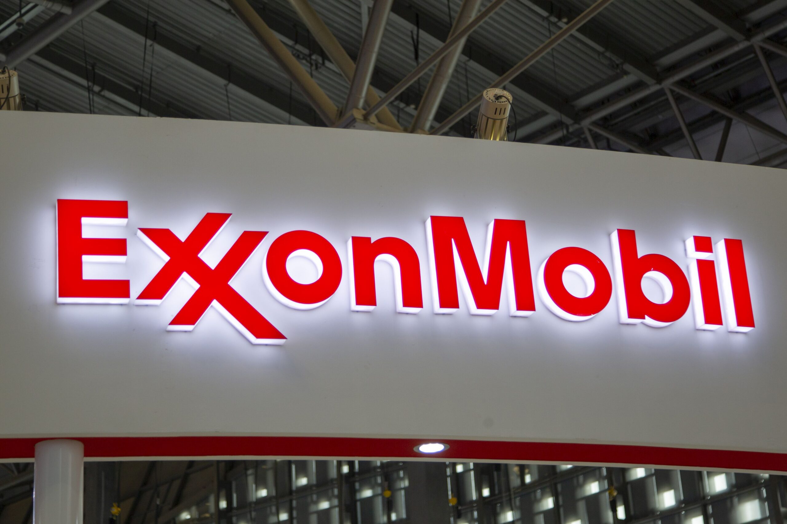 Exxon A Dat în Judecată UE Pentru A Bloca Suprataxarea Profiturilor Excepționale. România Are și Ea O Taxă Pe Profitul Petroliștilor