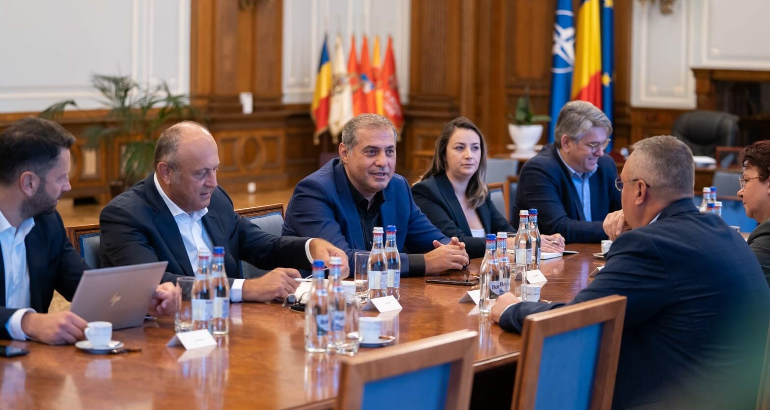 Nicolae Ciucă s-a întâlnit cu mediul de business, pentru a discuta noile măsuri fiscale Nicolae Ciucă s-a întâlnit cu mediul de business, pentru a discuta noile măsuri fiscale