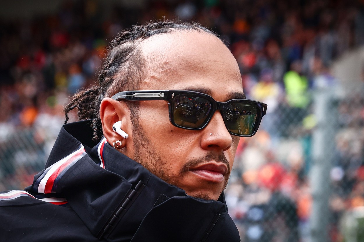 Mașina de 10 milioane de euro a lui Lewis Hamilton, făcută praf într-un accident! Cum arată bolidul vândut de pilotul britanic Mașina de 10 milioane de euro a lui Lewis Hamilton, făcută praf într-un accident! Cum arată bolidul vândut de pilotul britanic