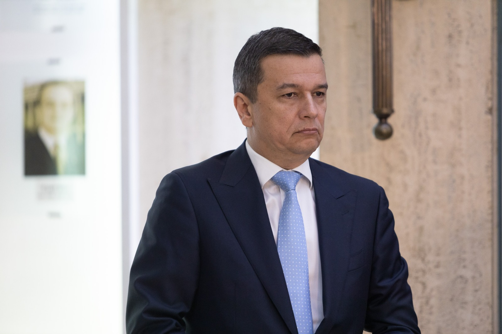 Sorin Grindeanu a mers la sediul Partidului Național Liberal. Întâlnirea vine la câteva ore după ce Marcel Ciolacu a spus că stă cu mandatul pe masă