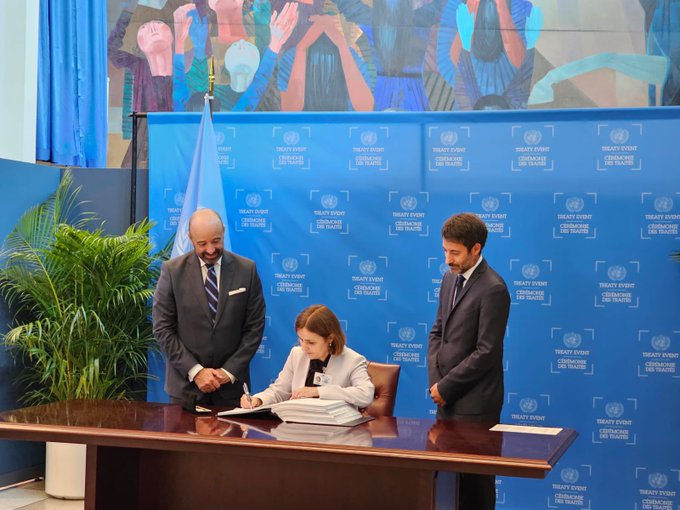 România semnează la ONU Tratatul privind conservarea și utilizarea durabilă a biodiversității marine România semnează la ONU Tratatul privind conservarea și utilizarea durabilă a biodiversității marine