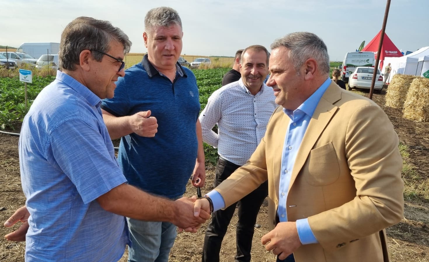 Ministrul Barbu anunță plata integrală a beneficiarilor Programului Tomata și continuarea Programului de sprijin pentru cultivarea legumelor Ministrul Barbu anunță plata integrală a beneficiarilor Programului Tomata și continuarea Programului de sprijin pentru cultivarea legumelor