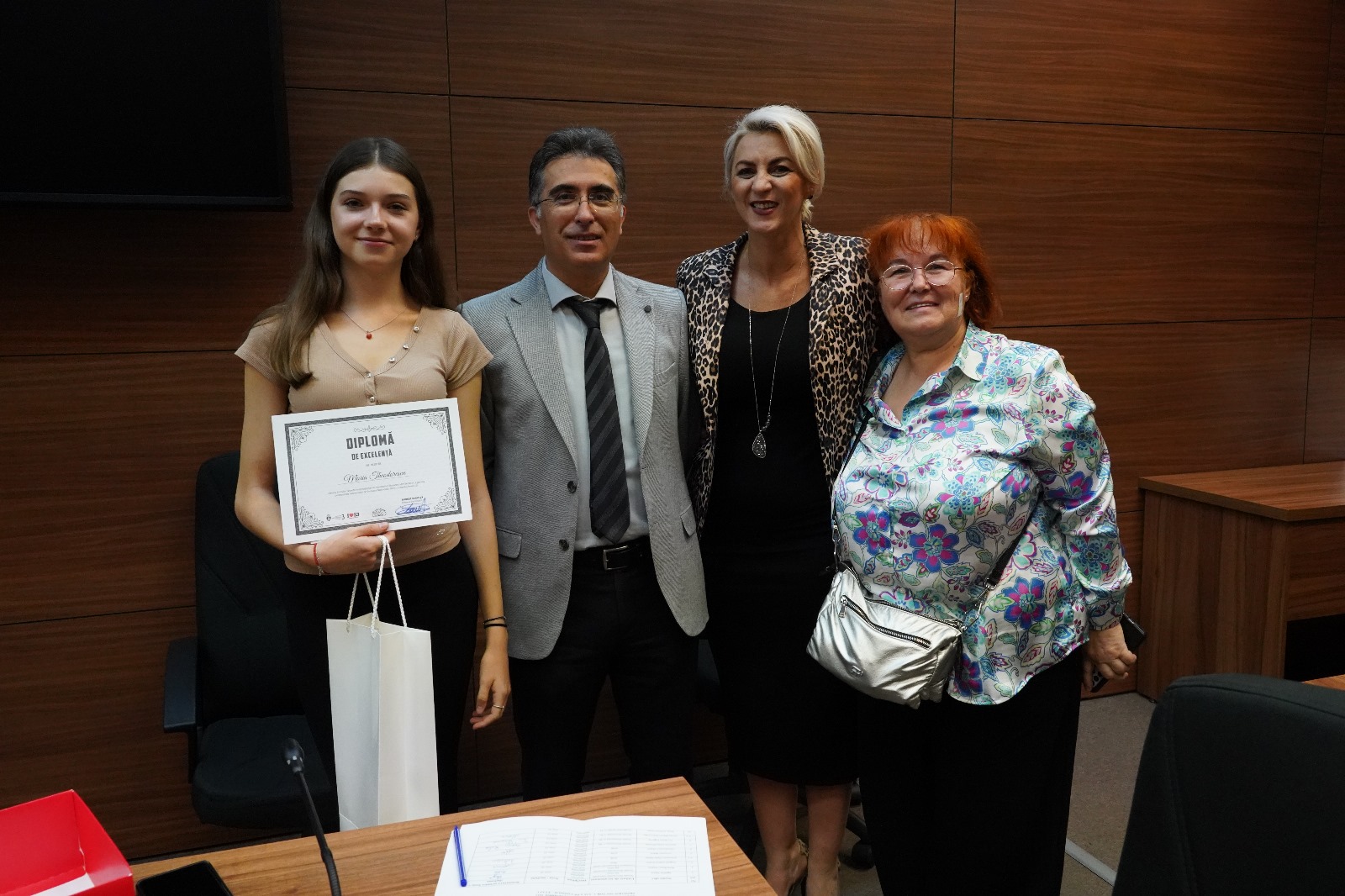 Primarul Robert Negoiță a premiat elevii de top din Sectorul 3 Primarul Robert Negoiță a premiat elevii de top din Sectorul 3