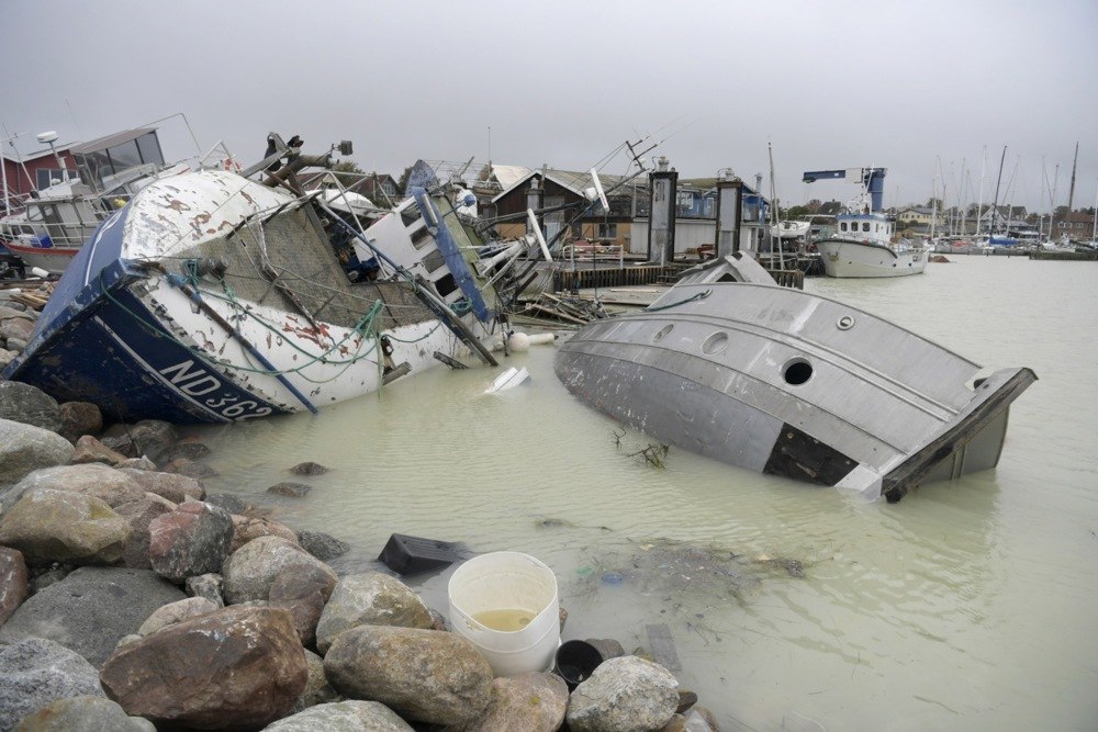 Furtuna Babet a provocat inundații catastrofale și a lăsat zeci de mii de locuințe fără curent în nordul Europei FOTO VIDEO Furtuna Babet a provocat inundații catastrofale și a lăsat zeci de mii de locuințe fără curent în nordul Europei FOTO VIDEO