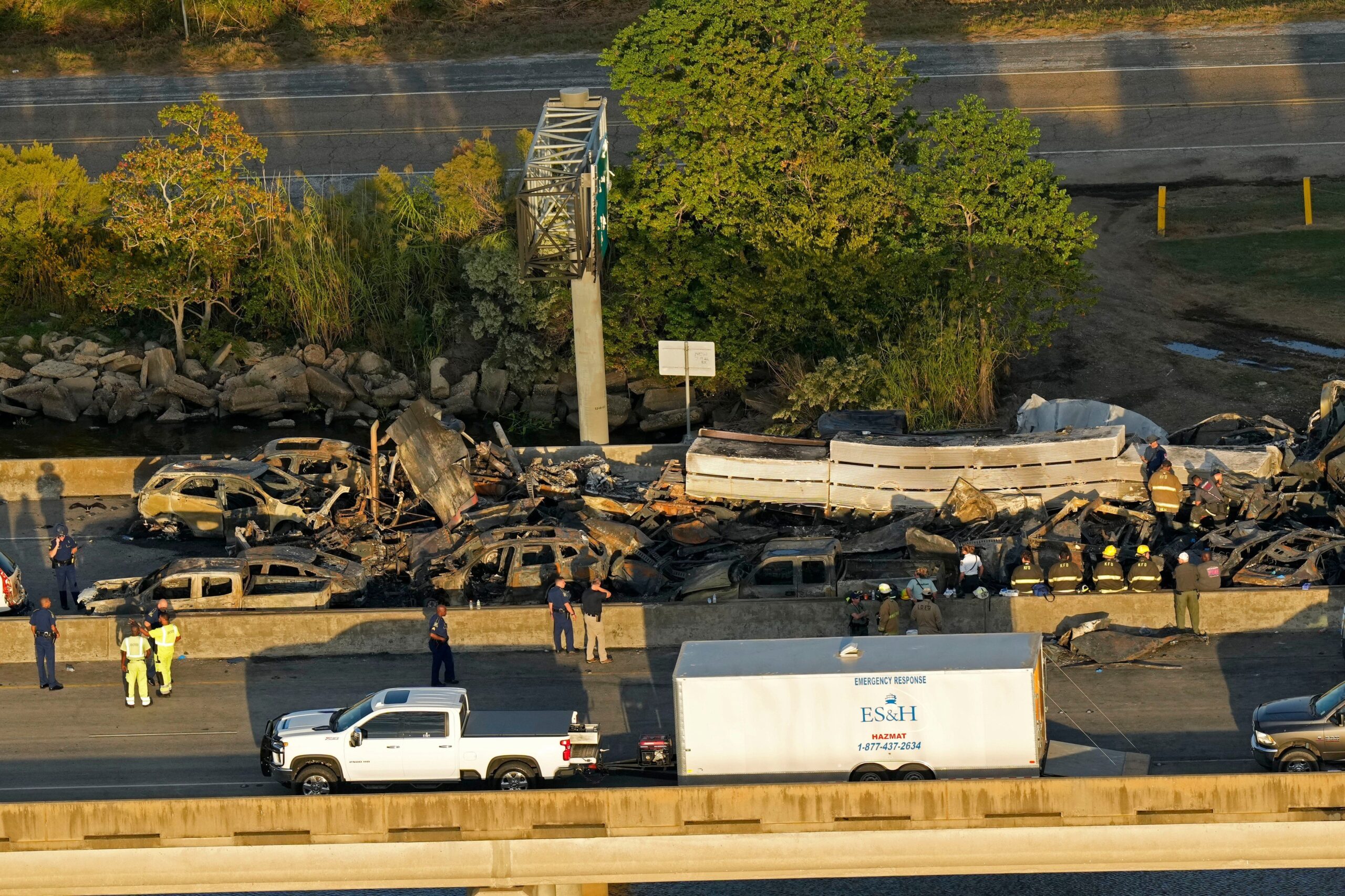Carambol cu peste 150 de mașini în SUA: Cel puțin șapte morți și zeci de răniți într-o „super ceață” | FOTO VIDEO