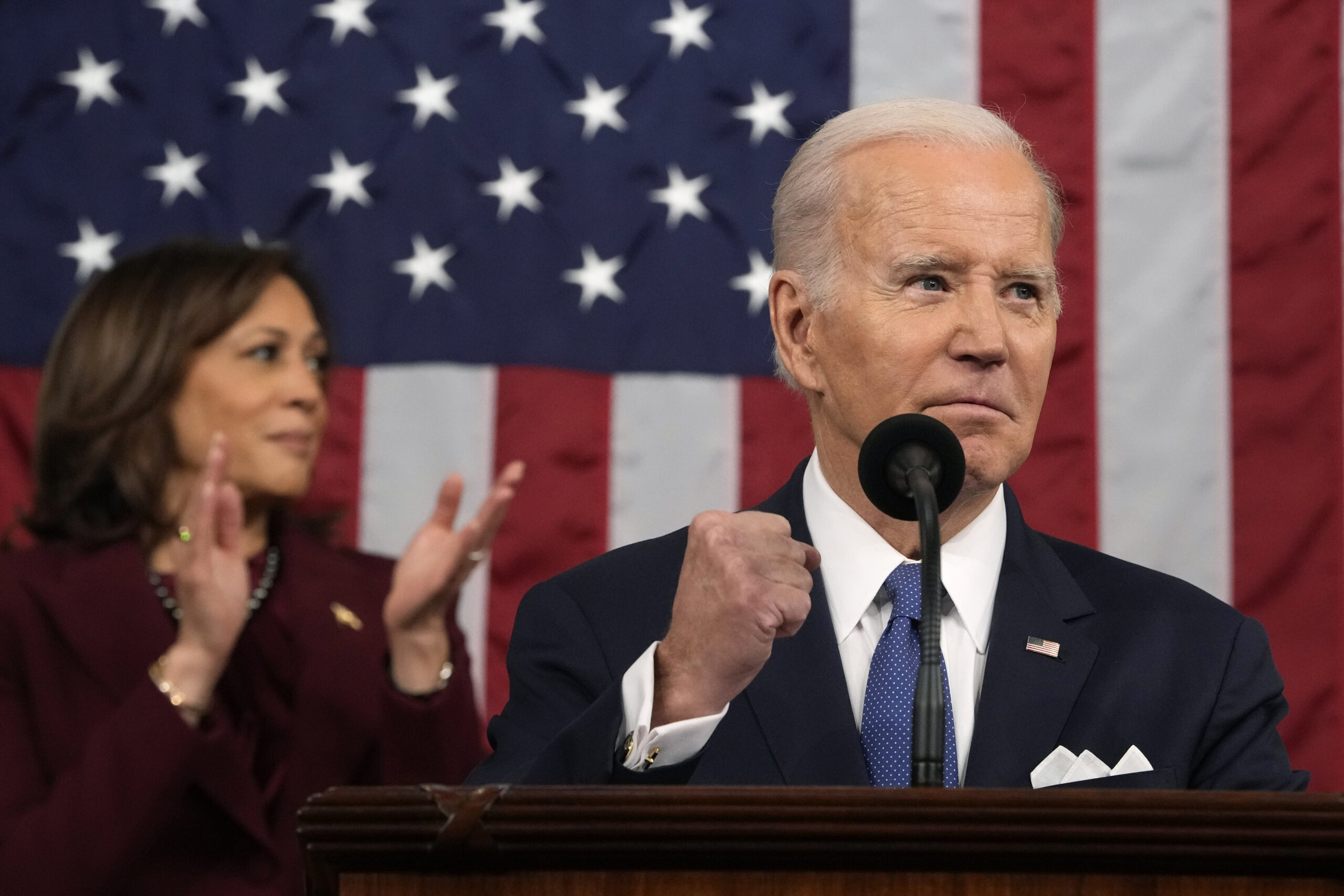 Kamala Harris dă asigurări: Joe Biden este „foarte în viață”