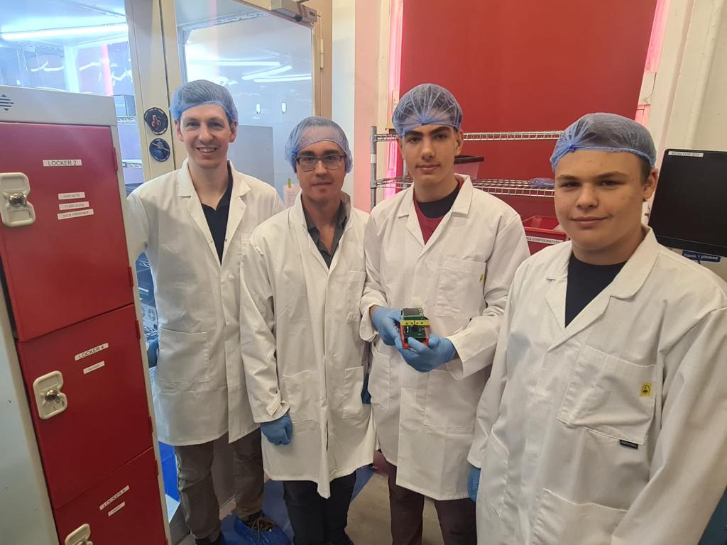 Cinci elevi români trimit pe orbită al doilea satelit. Când va fi lansat de Space X