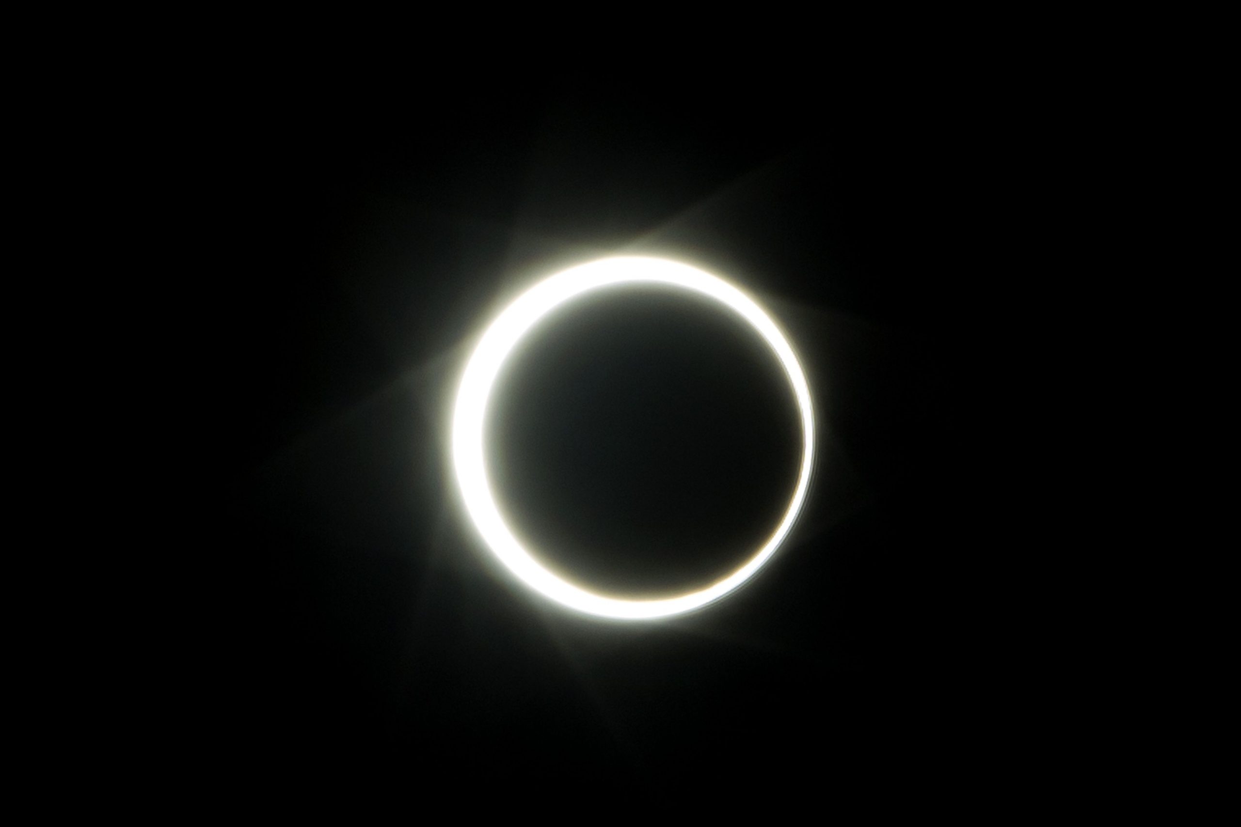 „Inelul de foc”, eclipsa solară anuală. Cum o poți vedea și ce înseamnă evenimentul astronomic