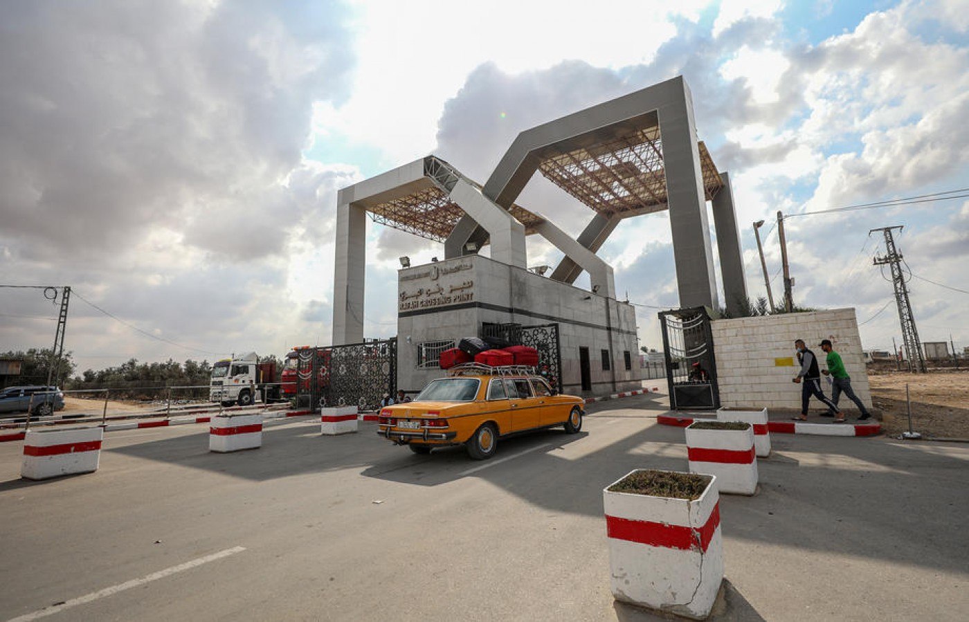 Hamas a suspendat evacuarea de cetăţeni străini şi cu dublă cetăţenie spre Egipt Hamas a suspendat evacuarea de cetăţeni străini şi cu dublă cetăţenie spre Egipt