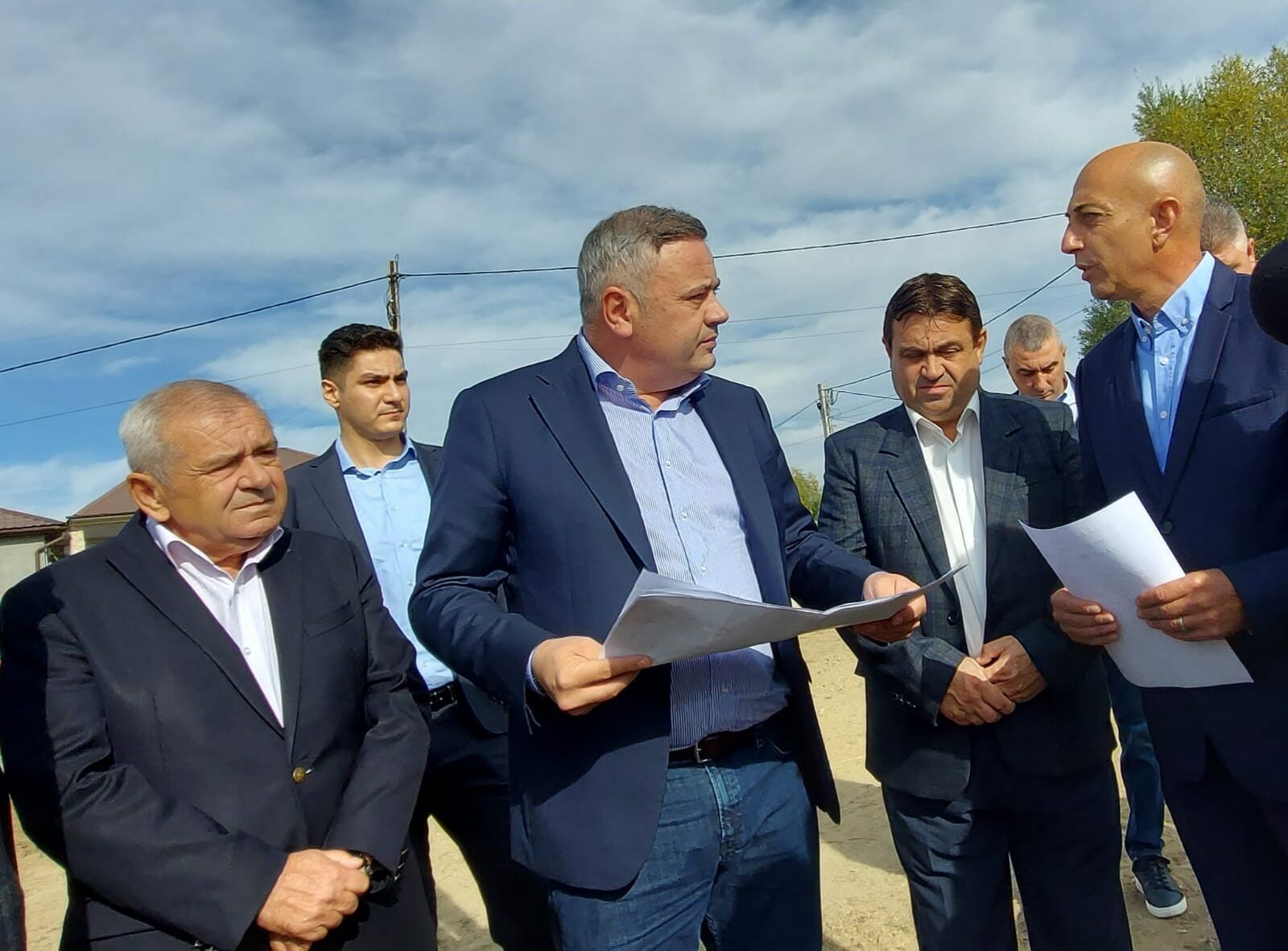 Nou depozit de legume și fructe la Cervenia / Florin Barbu s-a întâlnit cu legumicultorii din Teleorman
