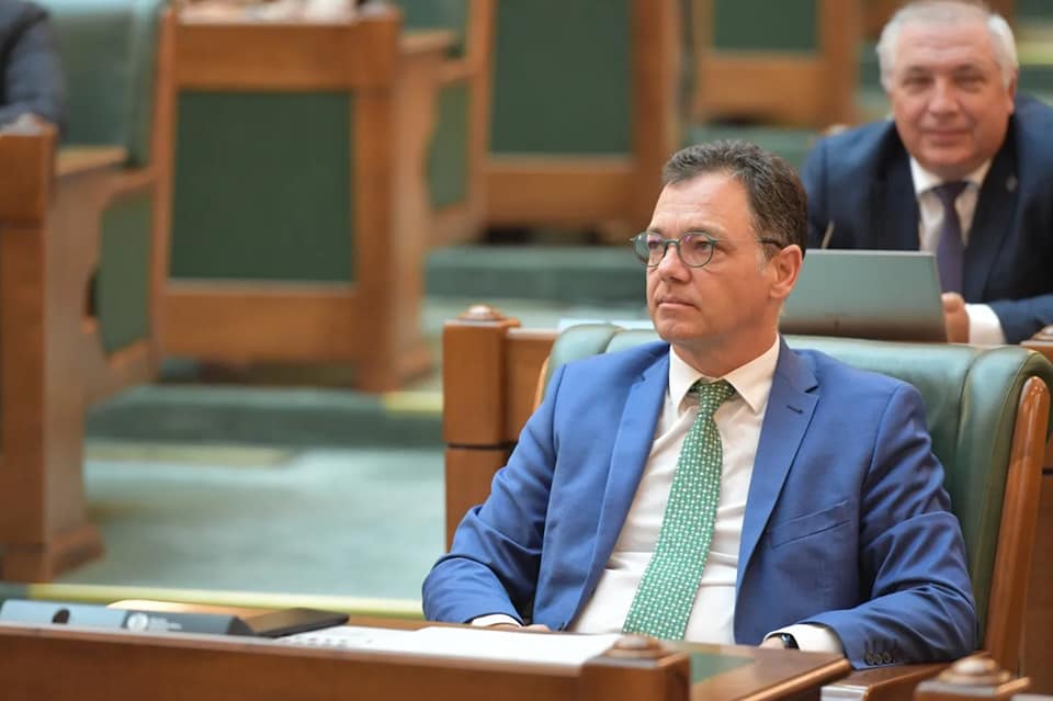 Ministrul Oprea anunță reduceri de cheltuieli la Economie. Va fi sacrificat un secretar de stat și vor dispărea cinci agenții Ministrul Oprea anunță reduceri de cheltuieli la Economie. Va fi sacrificat un secretar de stat și vor dispărea cinci agenții