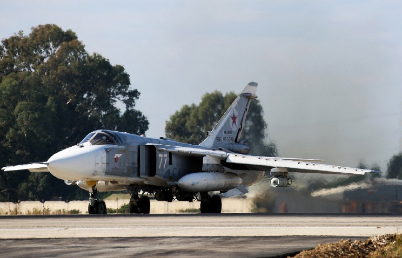Forțele ucrainene susțin că au doborât un avion rusesc Su-24M Fencer lângă Insula Șerpilor Forțele ucrainene susțin că au doborât un avion rusesc Su-24M Fencer lângă Insula Șerpilor