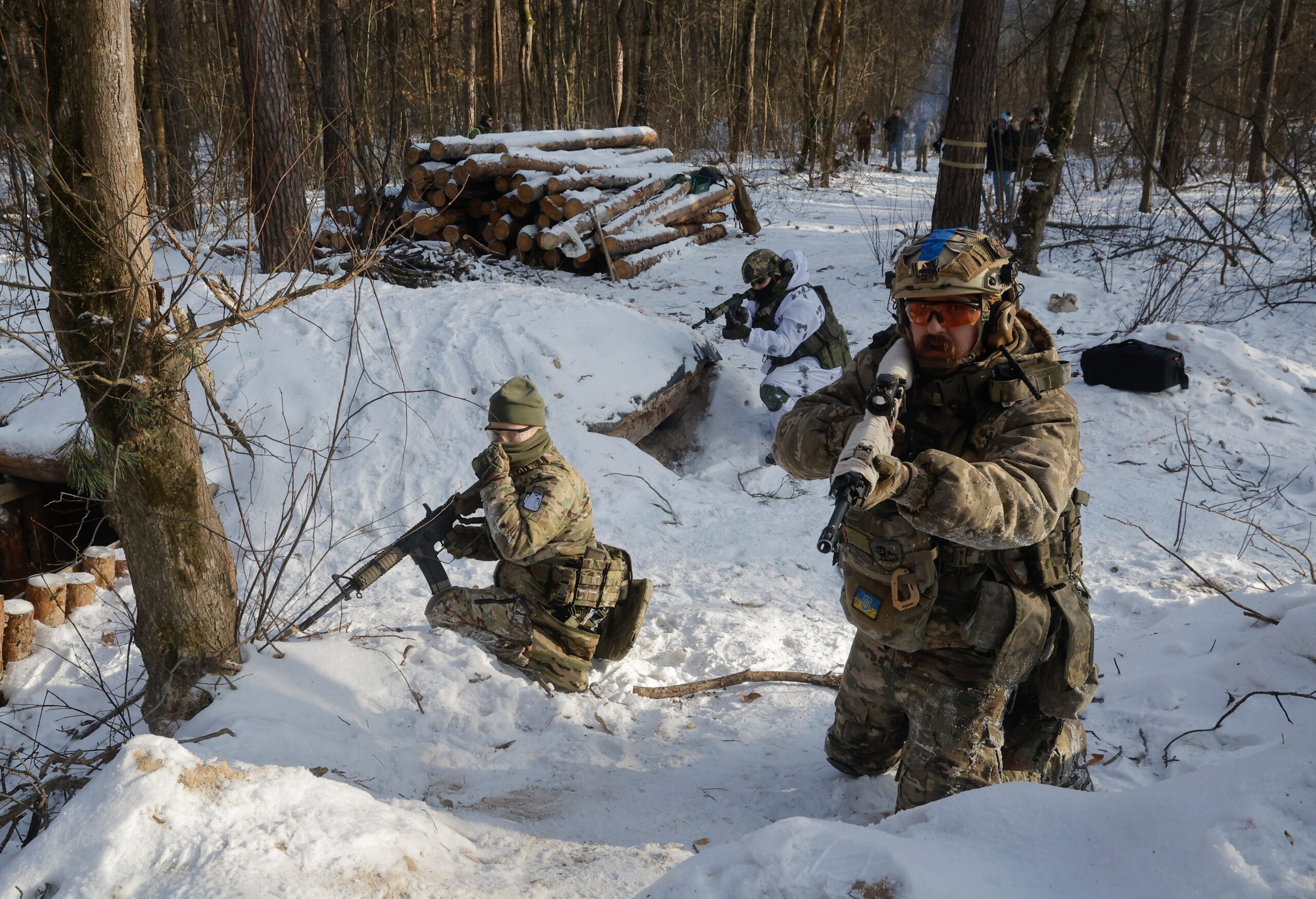 Rusia spune că a vizat uzine de armament în atacul masiv cu rachete asupra Ucrainei