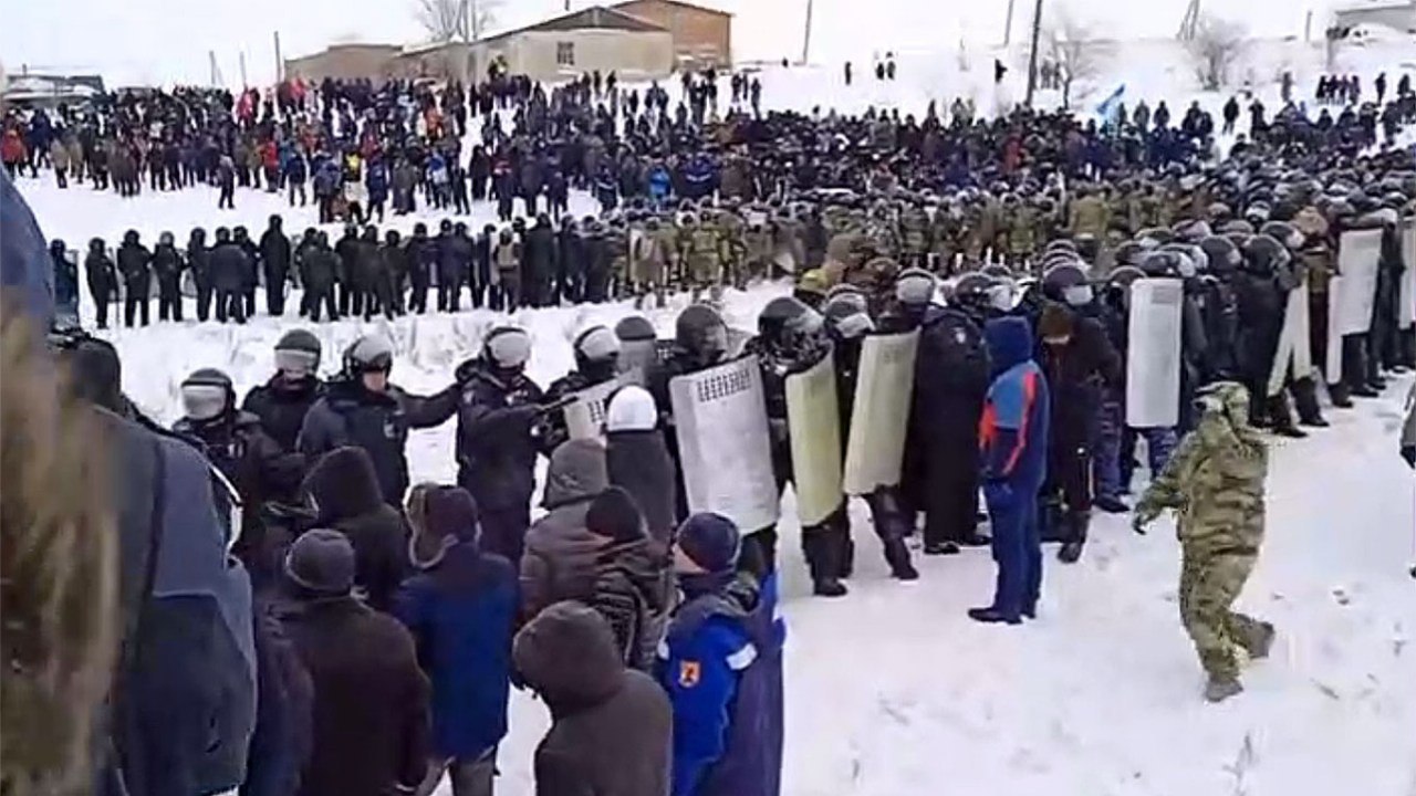 „Revoltă” într-un orășel din Rusia / Manifestația a început după ce un activist a fost arestat în Bașchiria „Revoltă” într-un orășel din Rusia / Manifestația a început după ce un activist a fost arestat în Bașchiria