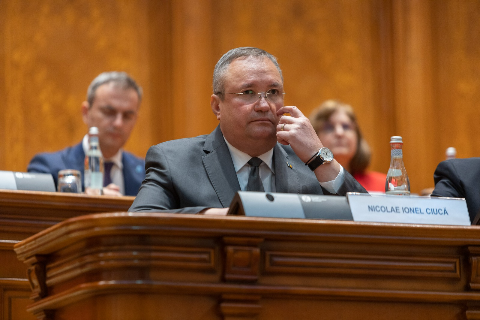 Nicolae Ciucă convoacă Senatul în sesiune EXTRAORDINARĂ. Care este motivul pentru care aleșii sunt chemați din vacanță