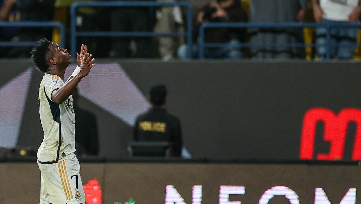 Real Madrid a dat pur și simplu de pământ cu FC Barcelona!