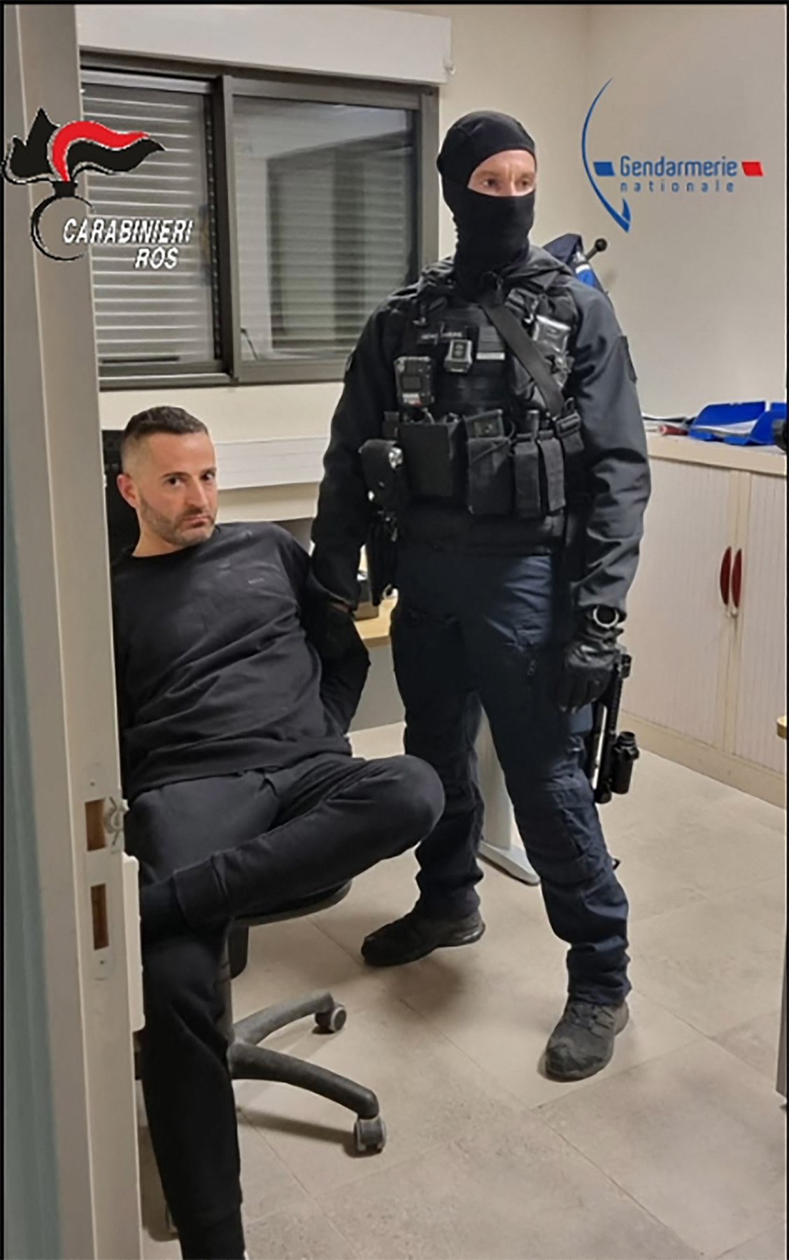 Un şef al mafiei italiene şi mâna sa dreaptă, arestaţi în Corsica şi Spania: „Doi fugari periculoși” Un şef al mafiei italiene şi mâna sa dreaptă, arestaţi în Corsica şi Spania: „Doi fugari periculoși”