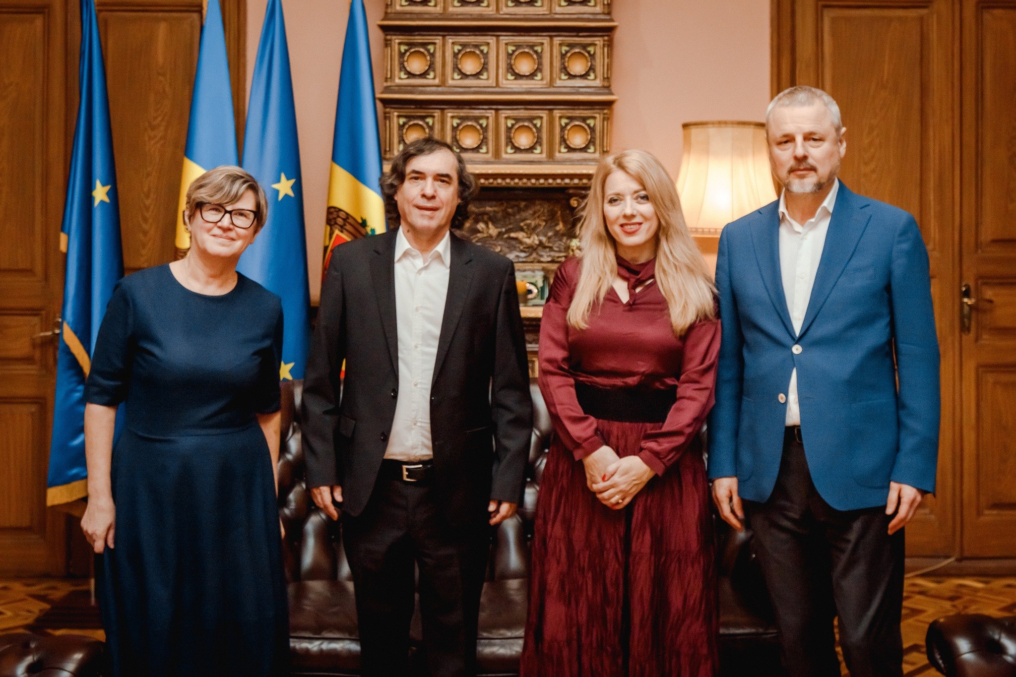 Scriitorul Mircea Cărtărescu, decorat la Chișinău de președintele Maia Sandu