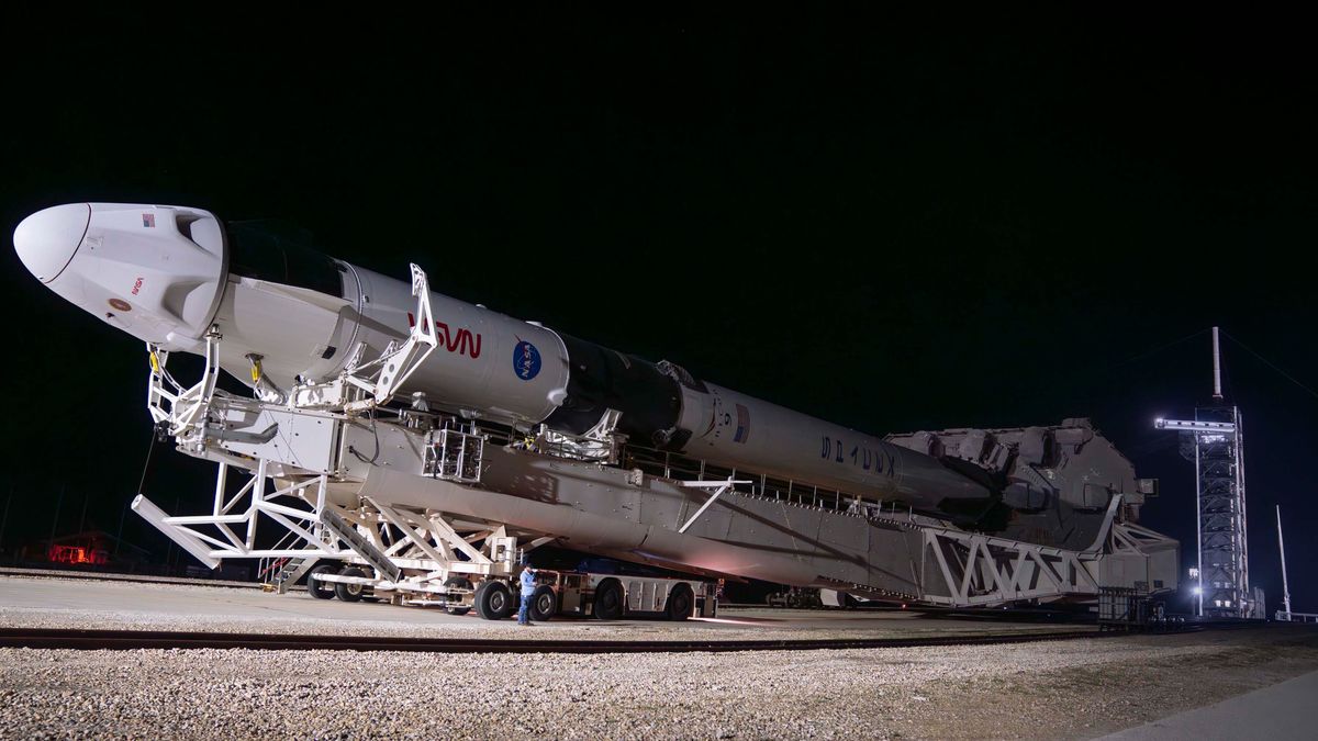 SpaceX lansează racheta Falcon 9 și capsula Crew Dragon SpaceX lansează racheta Falcon 9 și capsula Crew Dragon