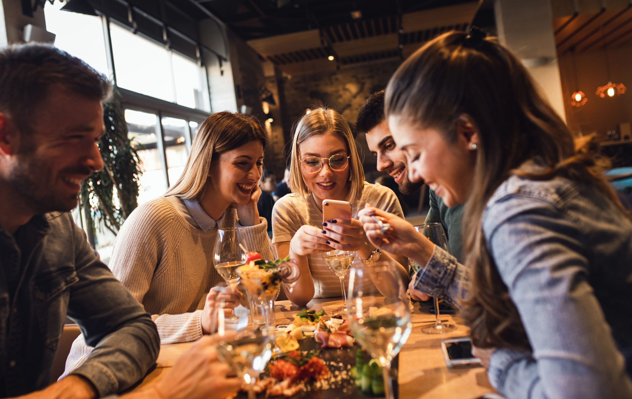 Ce replică a primit o influenceriță care se aștepta la un festin gratuit la restaurant, doar pentru că e „celebră”
