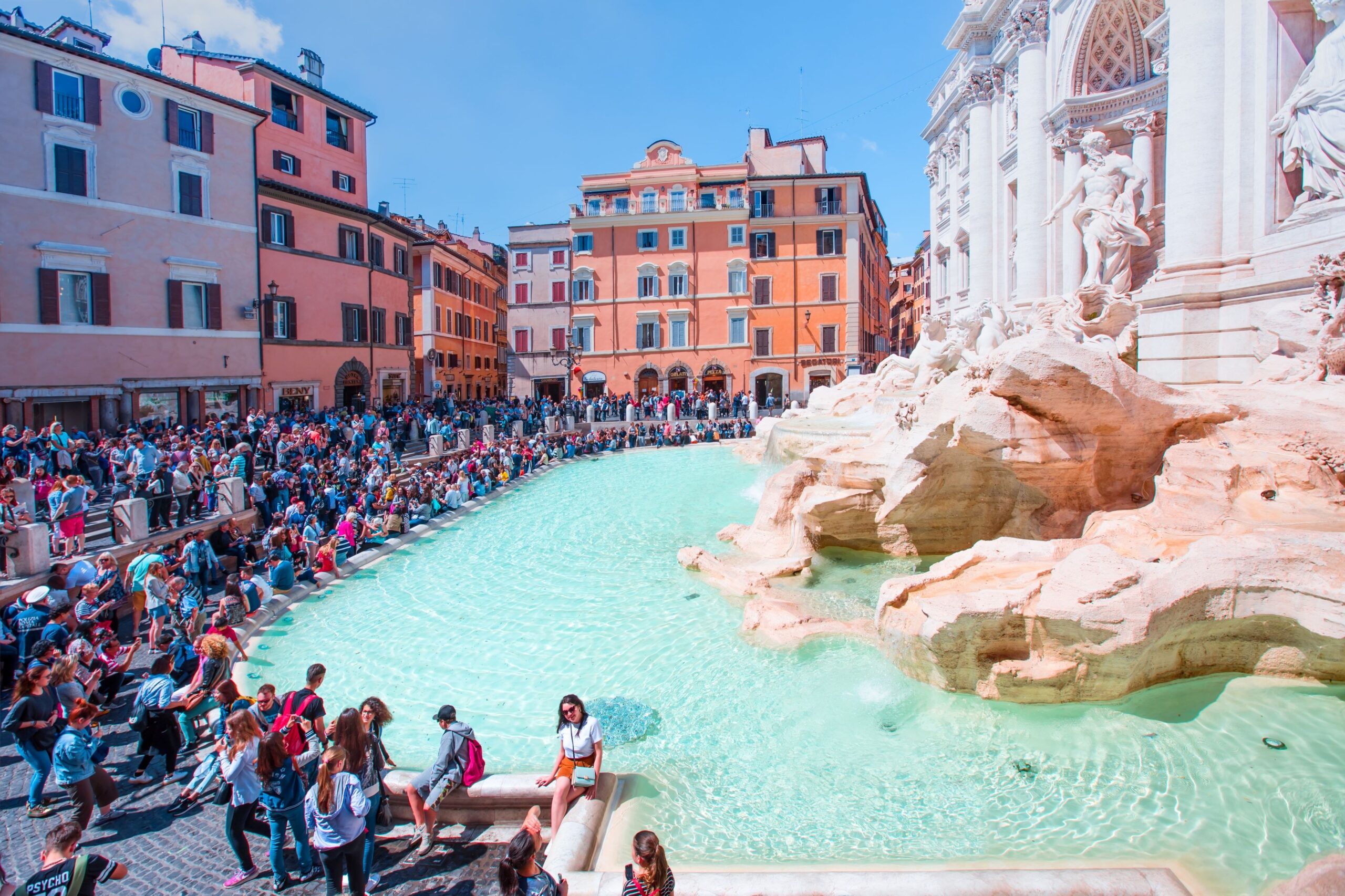 Ce se întâmplă cu monedele aruncate în Fontana di Trevi. În 2022 s-au strâns 1,4 milioane de euro
