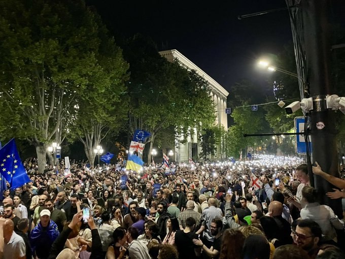UPDATE Miting mamut pro-UE la Tbilisi. Protestatarii s-au ciocnit cu poliția. Fost ministru reținut VIDEO UPDATE Miting mamut pro-UE la Tbilisi. Protestatarii s-au ciocnit cu poliția. Fost ministru reținut VIDEO
