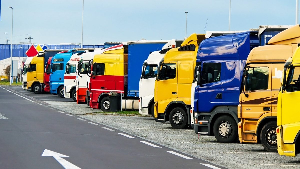 Transportatorii Acuză Companiile De Asigurări Că Practică Tarife RCA De Trei Ori Mai Mari Decât Cele De Referință Ale ASF. COTAR Cere Taxarea Acestora Ca în Germania