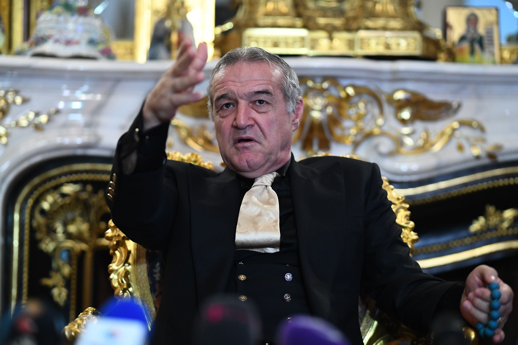 Incredibil! Atacantul pe care Gigi Becali vrea să-l transfere din play-out este un fotbalist pe care Dinamo București l-a dat afară fără remușcări Incredibil! Atacantul pe care Gigi Becali vrea să-l transfere din play-out este un fotbalist pe care Dinamo București l-a dat afară fără remușcări