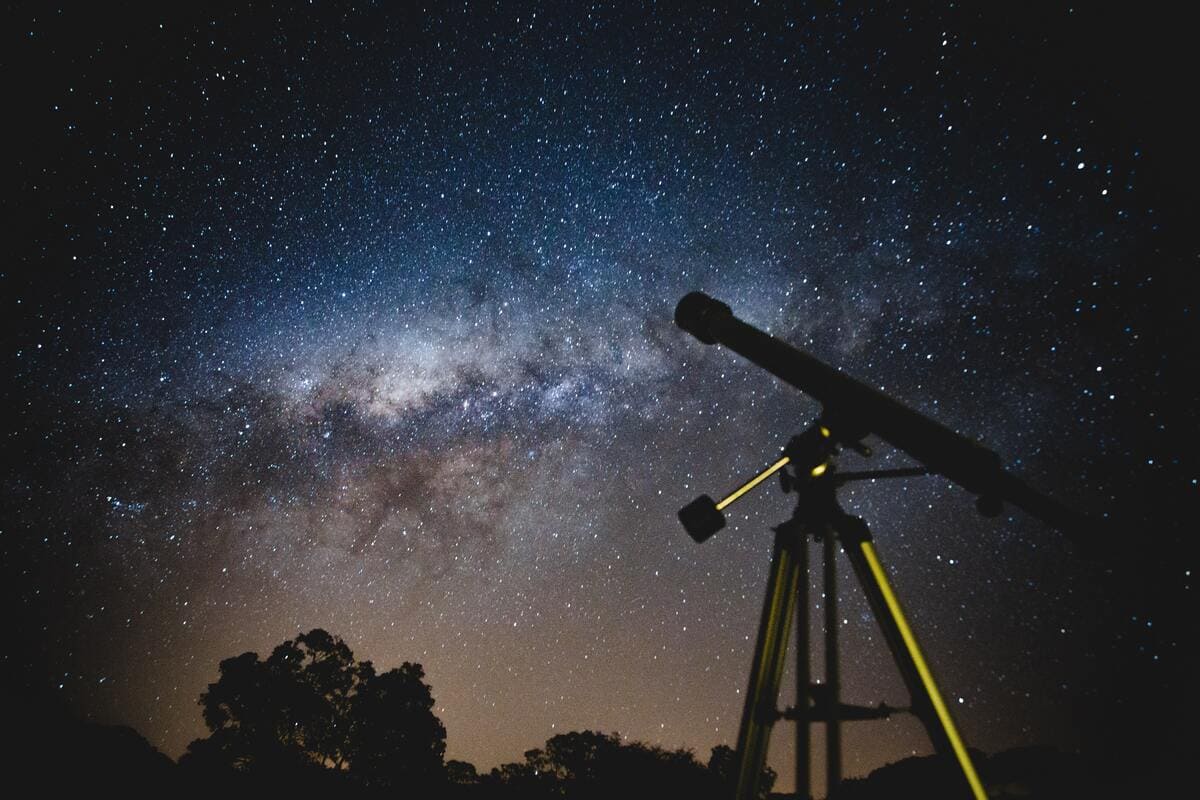 Astăzi este Ziua Internațională a Astronomiei.