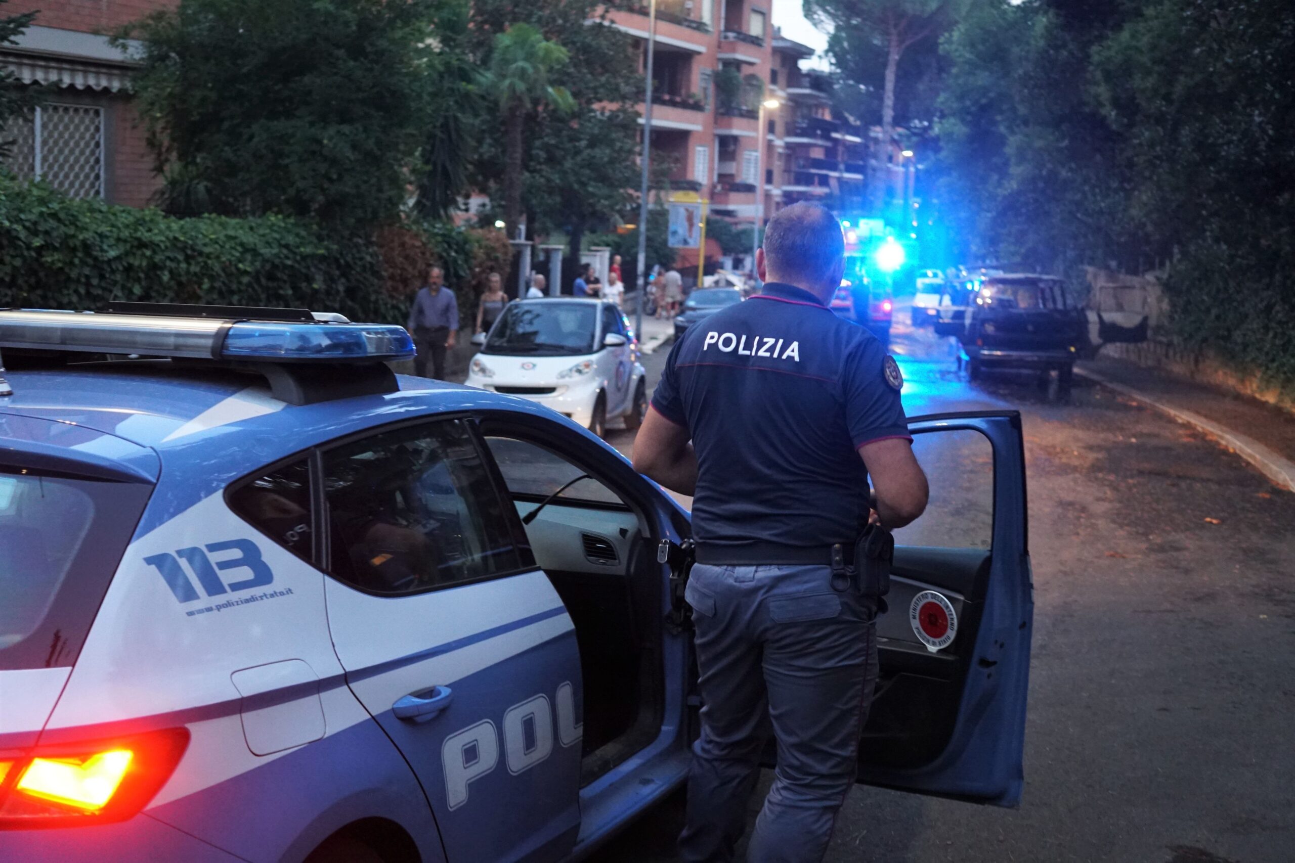 Caz revoltător în Italia. Un muncitor sezonier a murit după un accident de muncă. Angajatorii l-au abandonat cu brațul tăiat