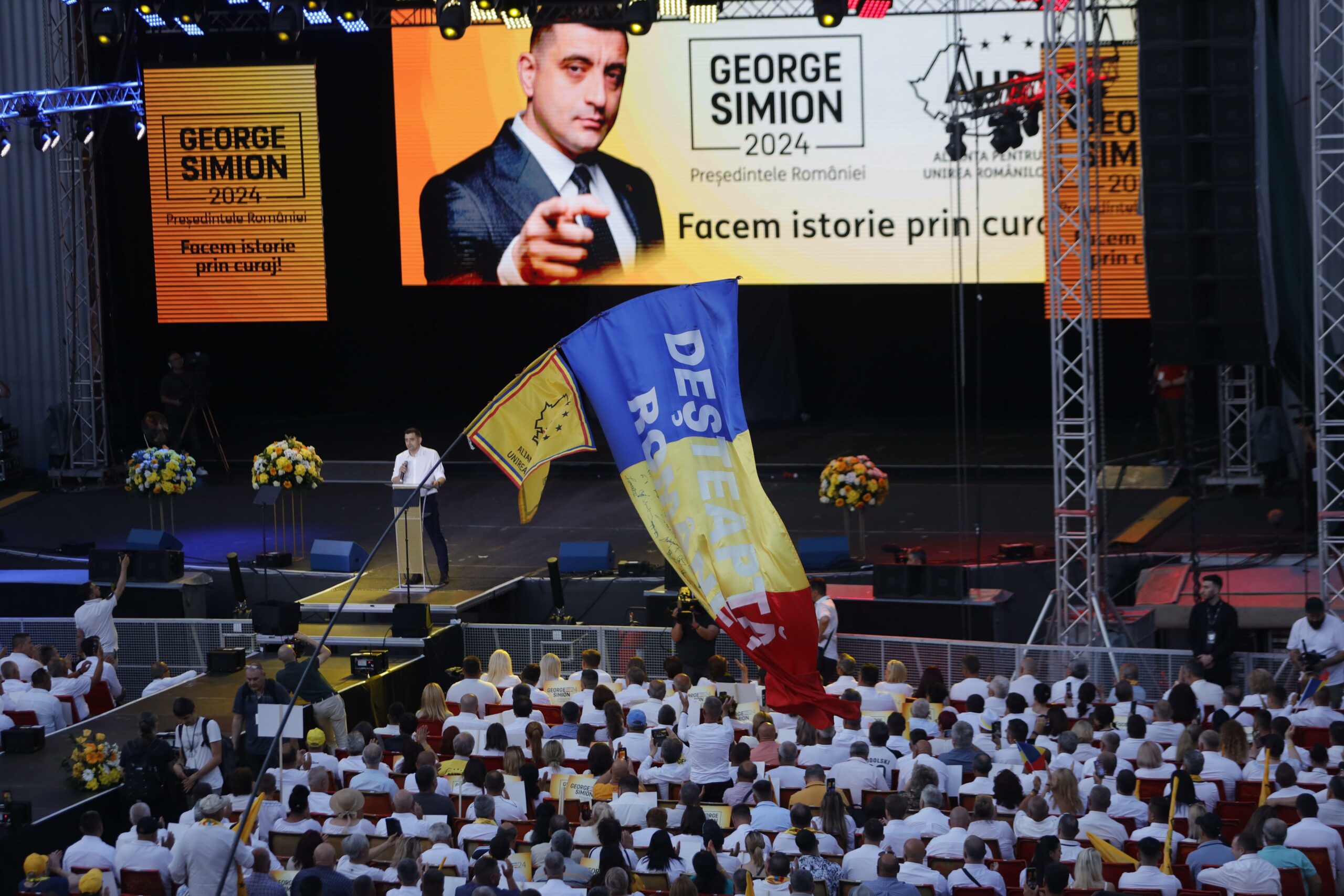 George Simion și-a lansat candidatura la prezidențiale. Prima misiune a europarlamentarilor săi: „Nici un vot pentru Ursula”. Golden AUR la final!