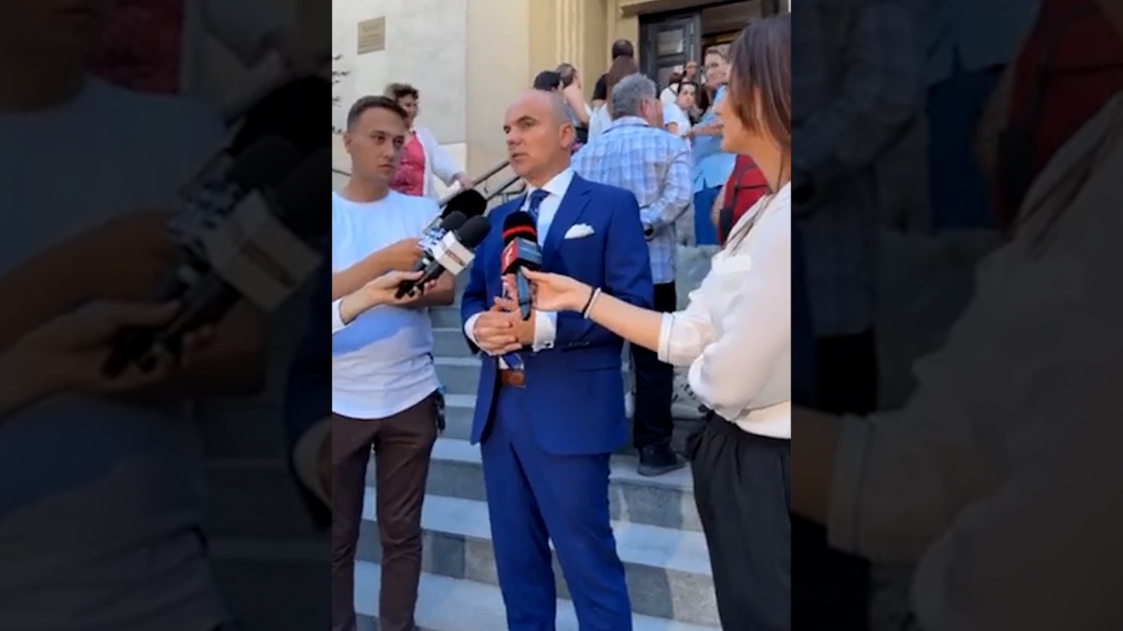 Rareș Bogdan o acuză pe Clotilde Armand că repetă SCENARIUL de acum 4 ani/”Să lase acest comportament care este complet aberant!”