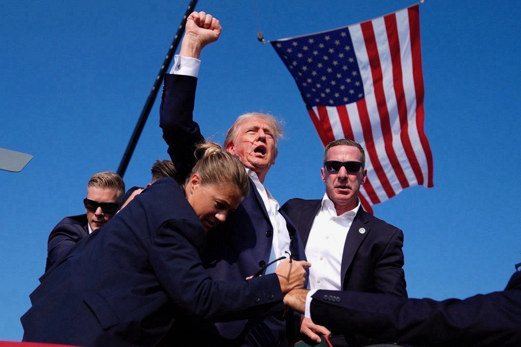 Donald Trump, ținta unei posibile tentative de asasinat la un miting din Pennsylvania. Două persoane au murit VIDEO