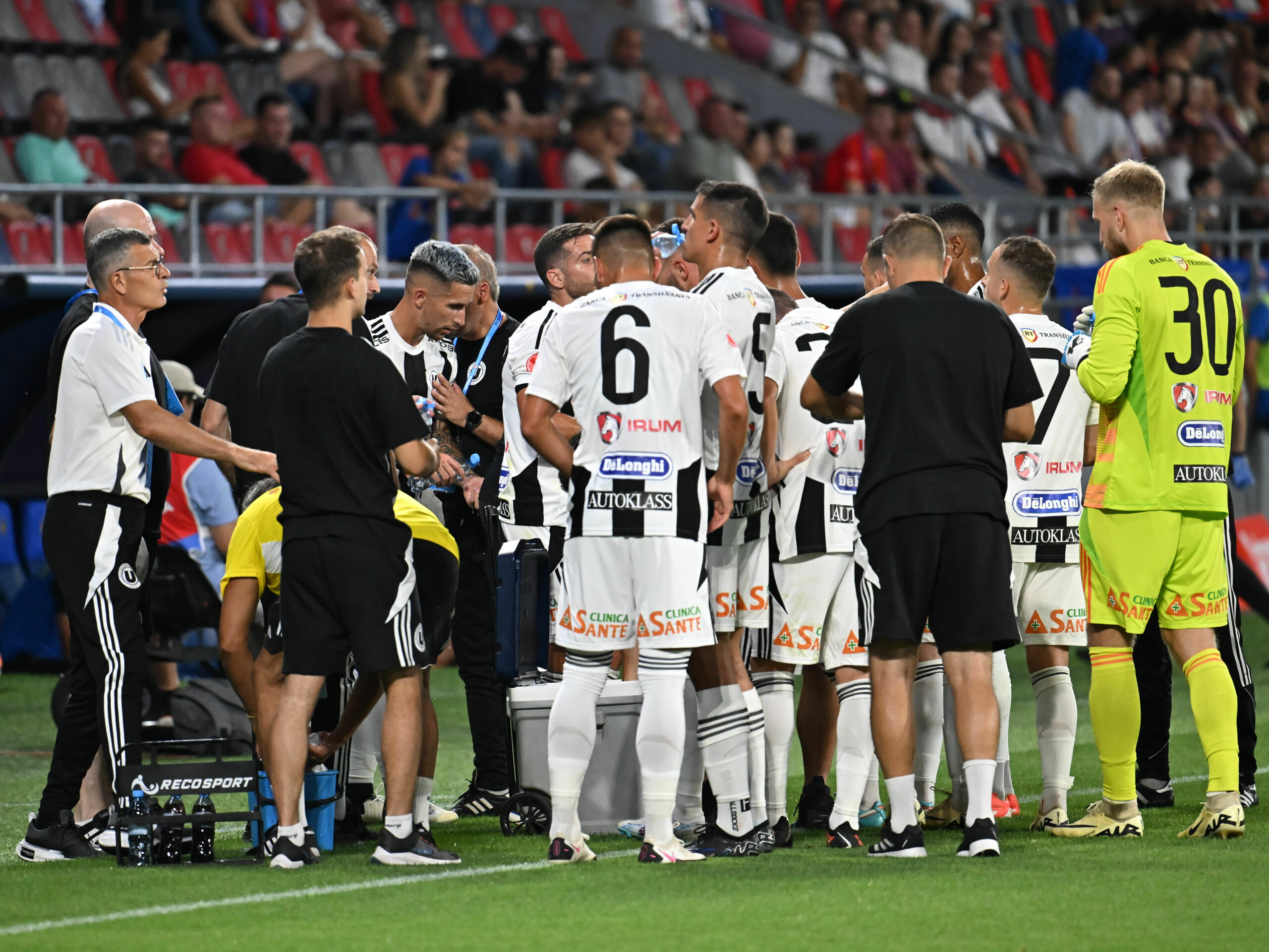 Antrenor din Superliga, atenționare pentru FRF și LPF după codul roșu din weekend