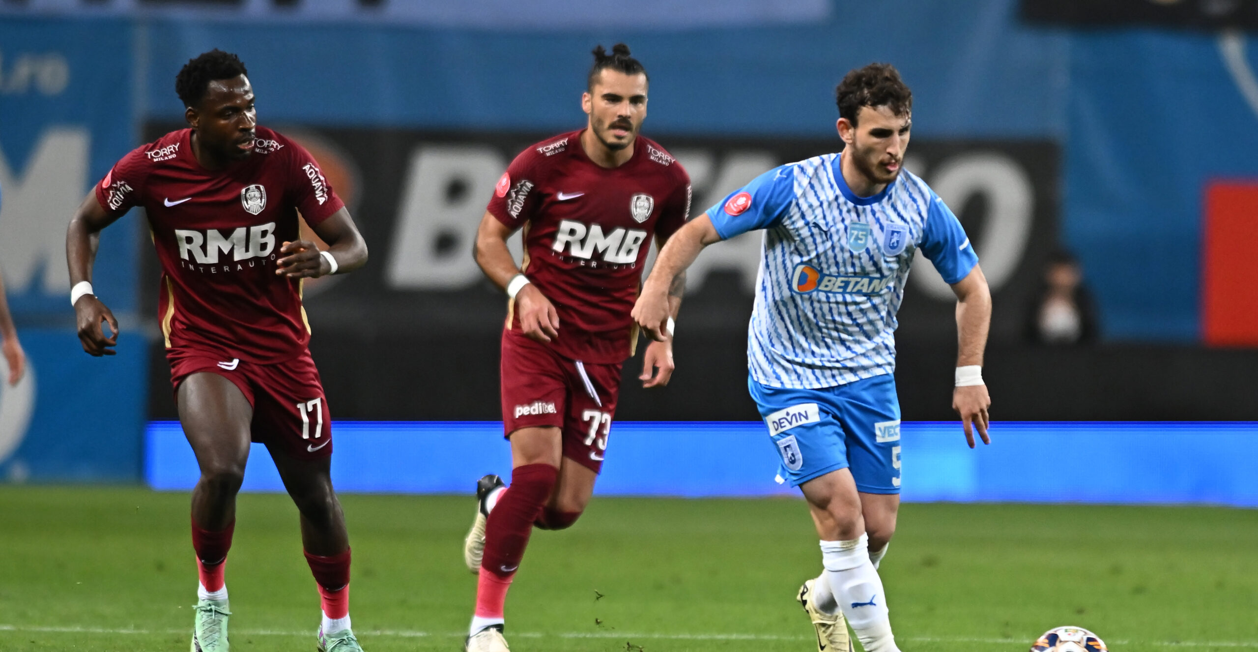 CFR Cluj i-a vândut pe Philip Otele și Karlo Muhar la pachet! Lovituri teribile pentru Dan Petrescu, după ce vedetele sale au fost cedate pentru o sumă totală mai mică decât a luat Gigi Becali pe Florinel Coman CFR Cluj i-a vândut pe Philip Otele și Karlo Muhar la pachet! Lovituri teribile pentru Dan Petrescu, după ce vedetele sale au fost cedate pentru o sumă totală mai mică decât a luat Gigi Becali pe Florinel Coman