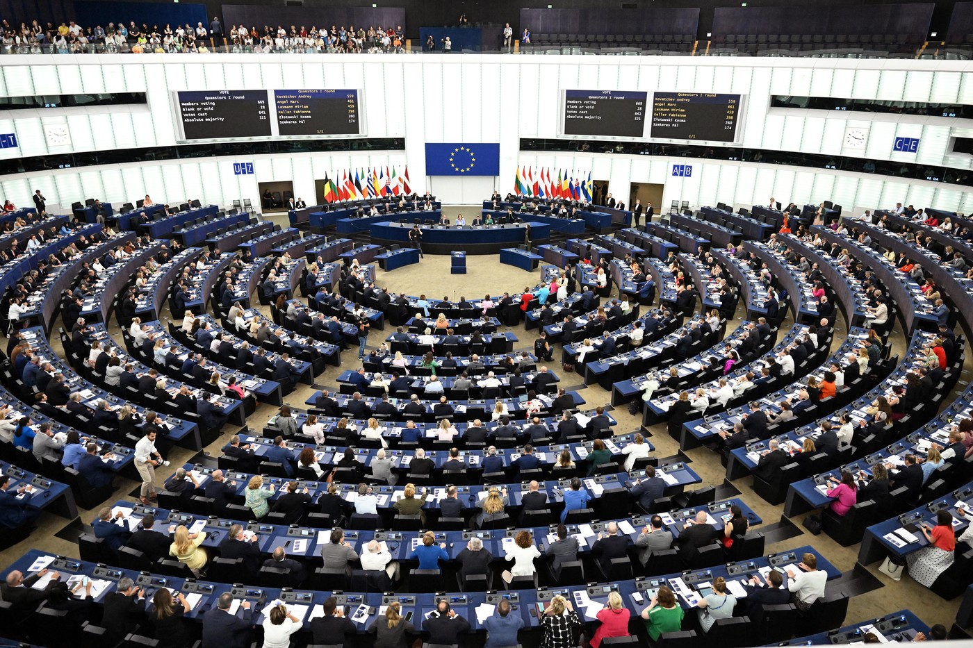 Parlamentul European CONDAMNĂ vizita lui Viktor Orban în Rusia și reafirmă sprijinul pentru Ucraina Parlamentul European CONDAMNĂ vizita lui Viktor Orban în Rusia și reafirmă sprijinul pentru Ucraina