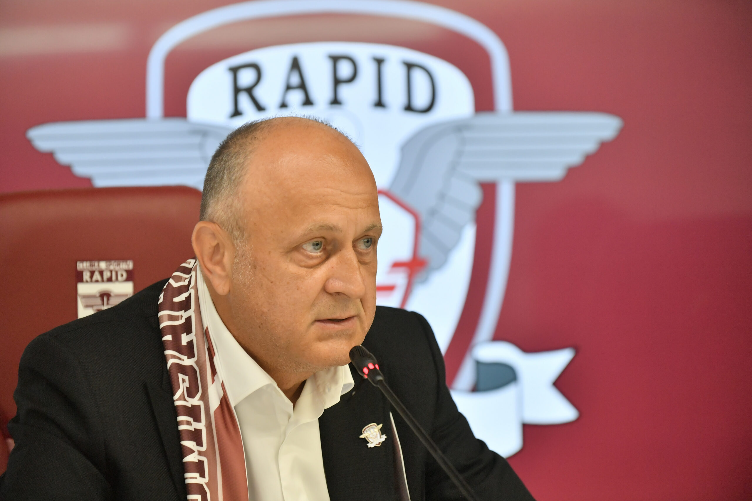 Dan Şucu i-a oferit un salariu de 50.000 de euro pe lună, iar răspunsul fotbalistului a venit Dan Şucu i-a oferit un salariu de 50.000 de euro pe lună, iar răspunsul fotbalistului a venit