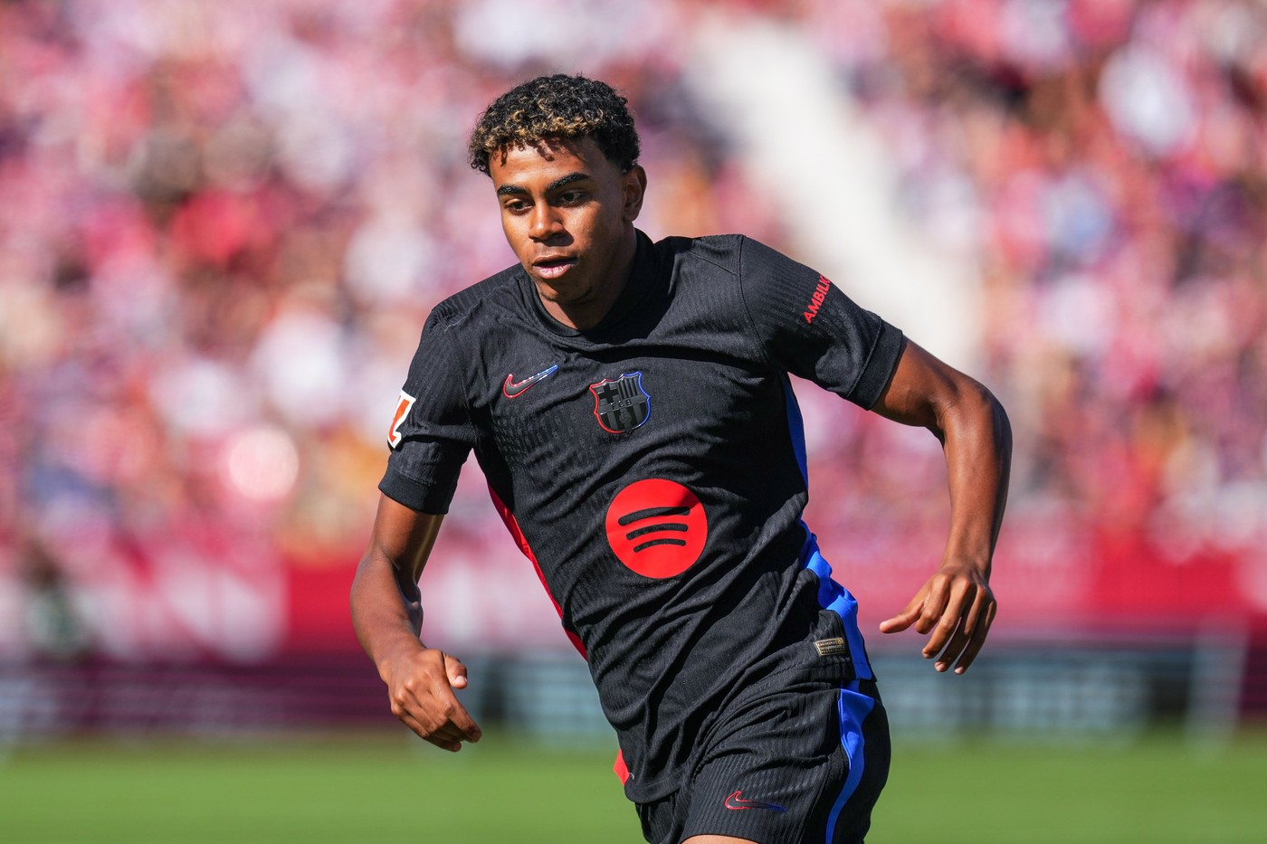 FC Barcelona îi face un contract fabulos lui Lamine Yamal. Joan Laporta îl îmbracă în aur pentru a refuza tentațiile de la PSG sau Manchester City FC Barcelona îi face un contract fabulos lui Lamine Yamal. Joan Laporta îl îmbracă în aur pentru a refuza tentațiile de la PSG sau Manchester City