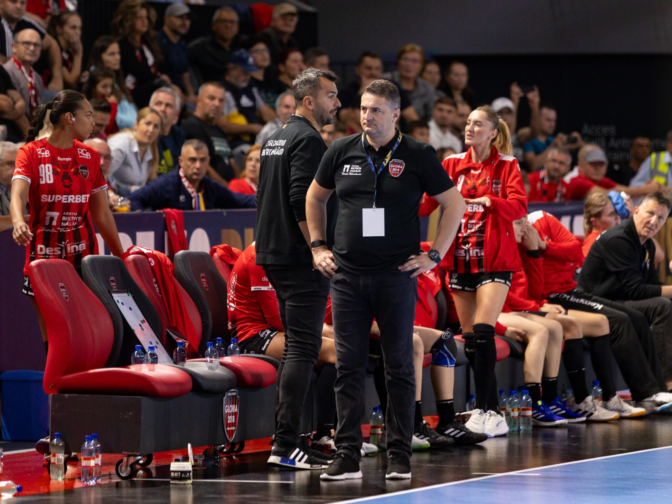 Naționala României de handbal feminin întâlnește Ungaria și pare în derivă! Florentin Pera are un lot cu sportive care mai mult nu joacă