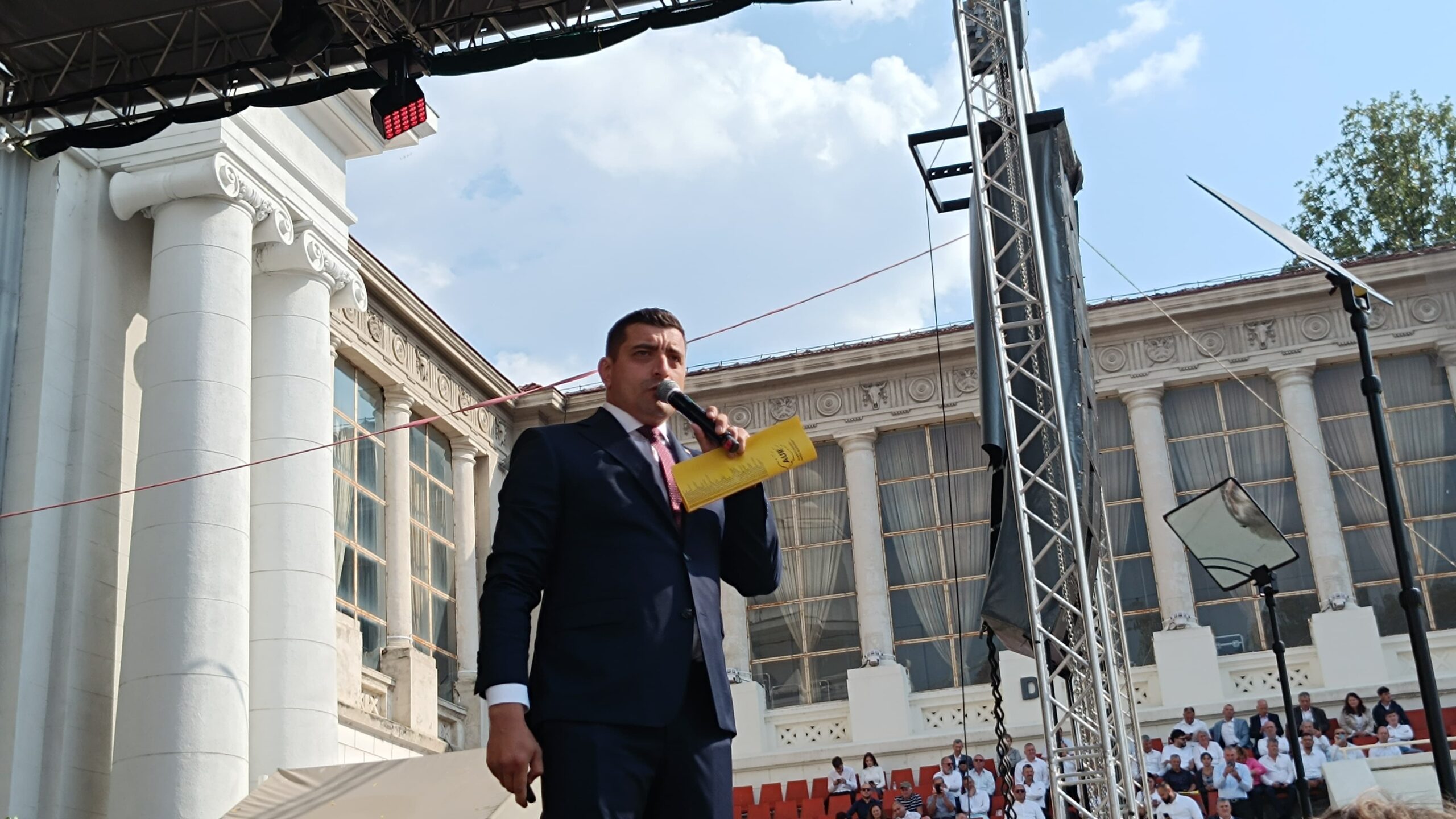 Klaus Iohannis are comportament de dictator. Nu merită să ajungă SENATOR Klaus Iohannis are comportament de dictator. Nu merită să ajungă SENATOR