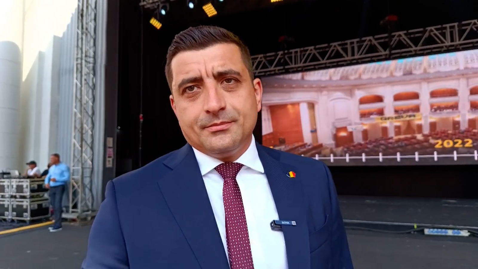 George SIMION oprește campania electorală pentru prezidențiale. „Ne-am propus, împreună cu domnul Gigi Becali, să ajutăm 35 de case” George SIMION oprește campania electorală pentru prezidențiale. „Ne-am propus, împreună cu domnul Gigi Becali, să ajutăm 35 de case”