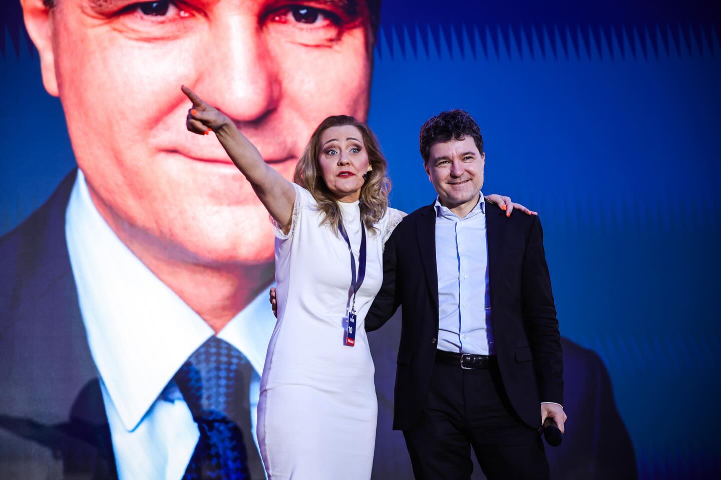 Toate canalele sunt deschise pe DREAPTA, pe STÂNGA Toate canalele sunt deschise pe DREAPTA, pe STÂNGA