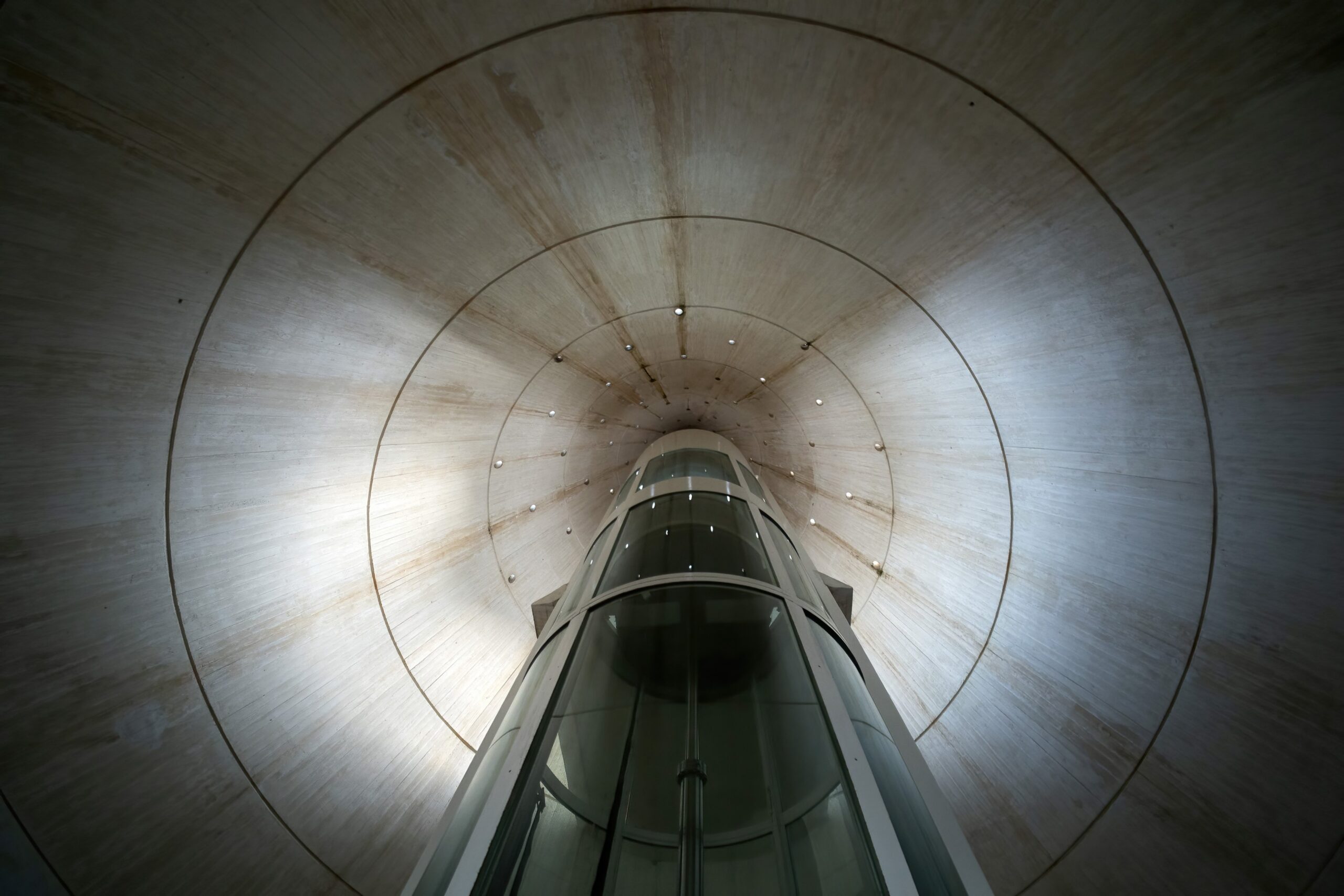 Armele nucleare vor deveni desuete, prezice un savant ucrainean