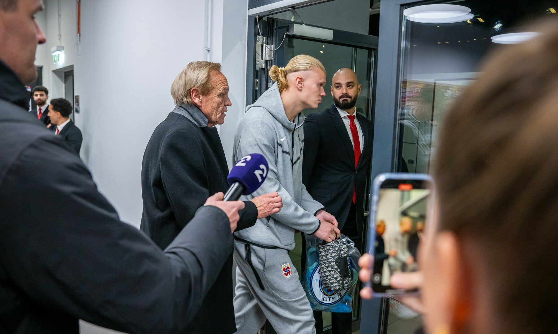 Erling Haaland a fugit de ziariști, după ce a fost căpitanul naționalei Norvegiei care a luat 5 goluri în Austria!